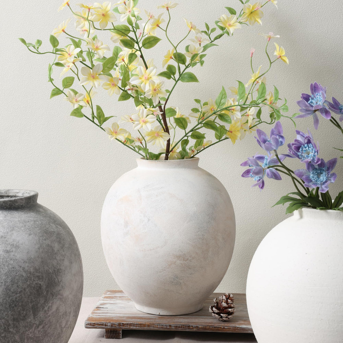 Starttag vase base with four protective pads guards surfaces