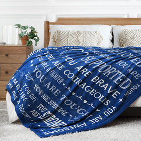 SteadStyle blanket designed for indoor and outdoor use across all seasons.