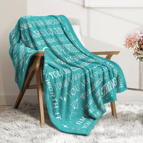 SteadStyle versatile blanket for indoor and outdoor comfort.