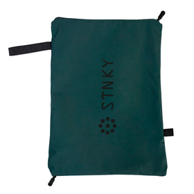STNKY Bag Pro handles provide easy transport between gym, car, and hotel.
