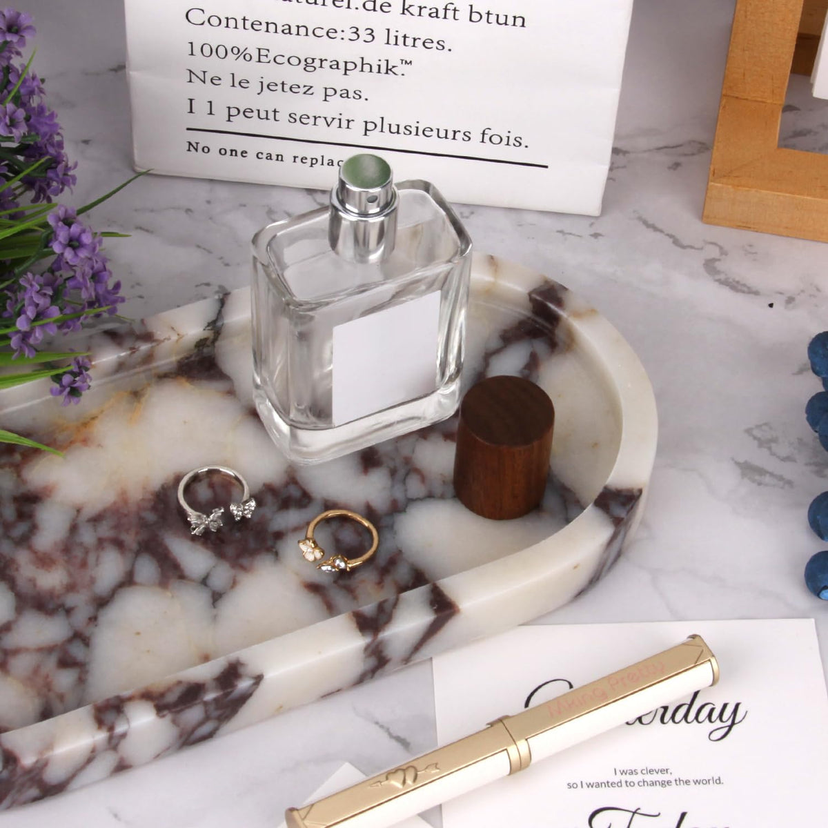Stonemanus marble tray as a hallway key catch