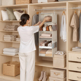 StorageWorks side pockets keep keys and small accessories within easy reach.