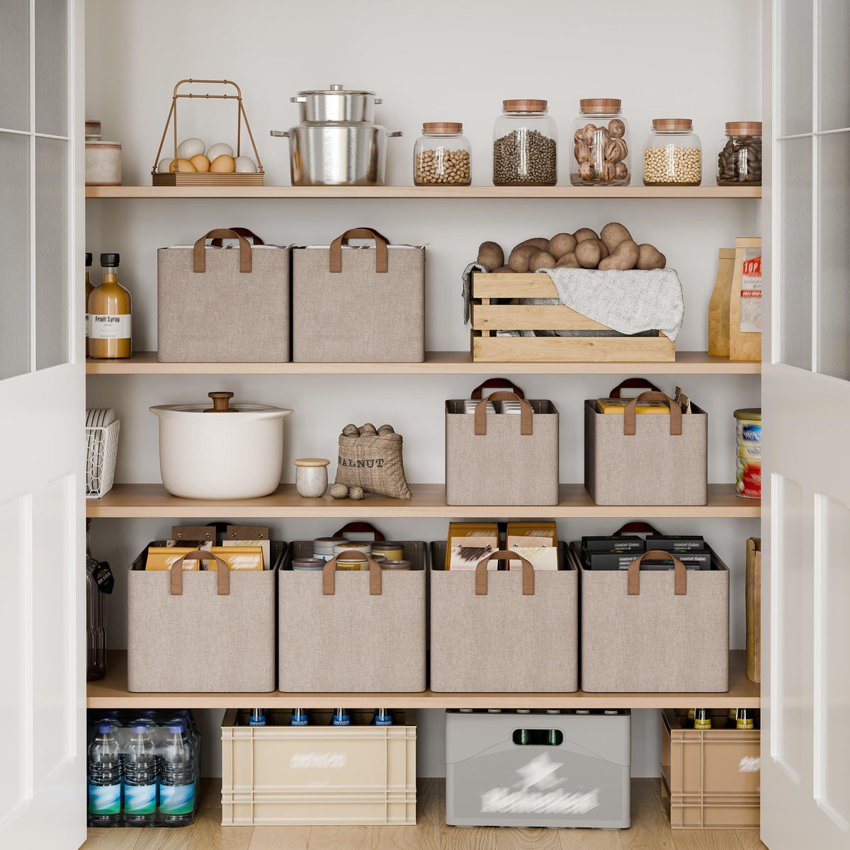 StorageWorks bin with riveted PU handles enables easy lifting and moving.
