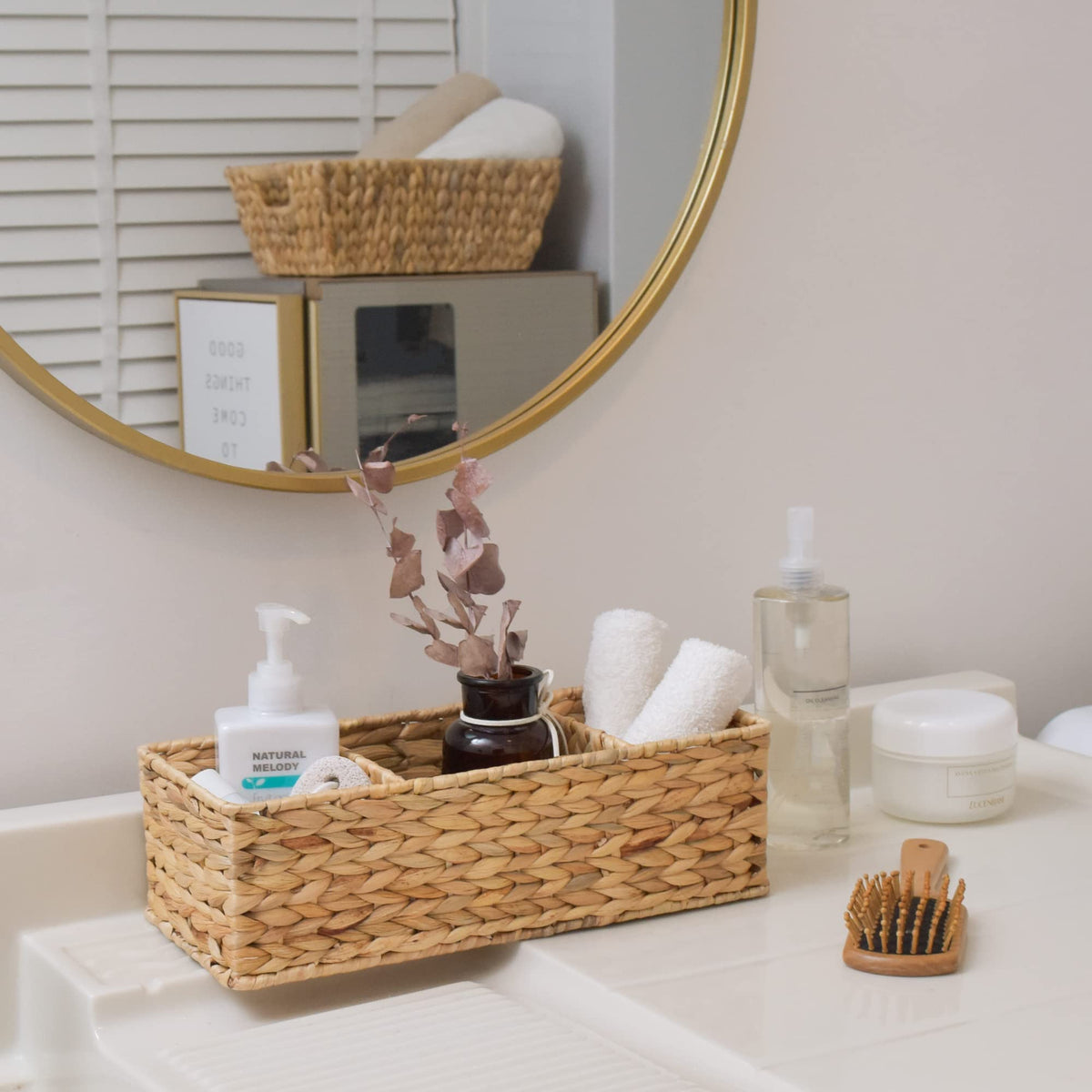 StorageWorks middle-enlarged compartment accommodates larger items