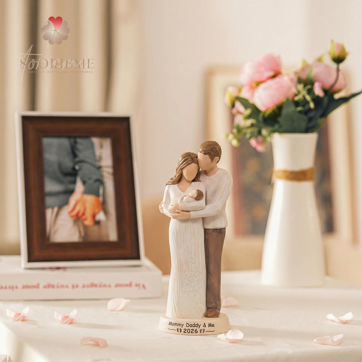 Storieme pregnancy-announcement-ready gift captures a joyful milestone.