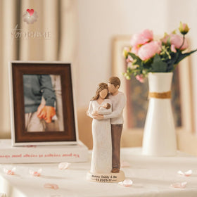 Storieme pregnancy-announcement-ready gift captures a joyful milestone.