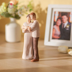 Storieme keepsake statue captures a heartfelt moment between mother and son.