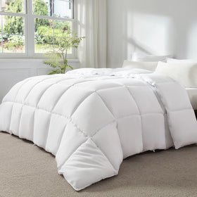 STWIENER eight corner tabs and side straps secure the duvet cover