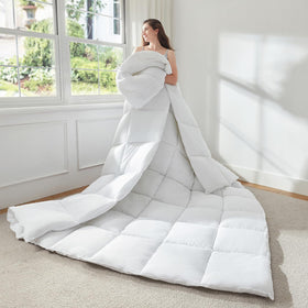 STWIENER feather-like down filling delivers fluffy warmth without heaviness