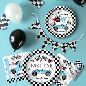 Suhelkit Fast One blue race car cup keeps drinks handy for young guests
