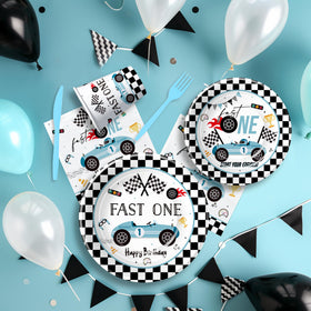 Suhelkit Fast One blue race car tablecloth protects surfaces during celebrations