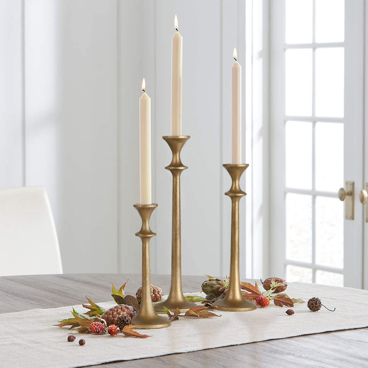 SUJUN stands in varying heights offer flexible styling for homes and venues.