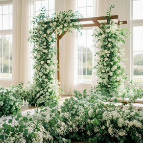 Sukh Babys Breath bendable stems enable flexible, creative arrangements.