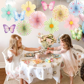 SUNBEAUTY Office wall accents create a light, airy ambiance