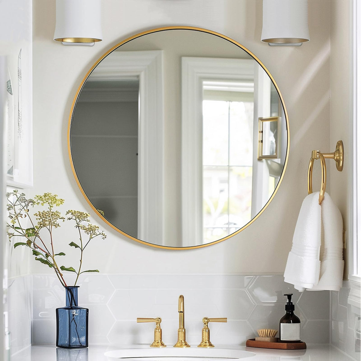 Sunniry wall-mounted round bathroom mirror creates crisp reflection