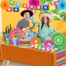 SUOQUJE balloons brighten the scene with durable, vivid color for festive gatherings.