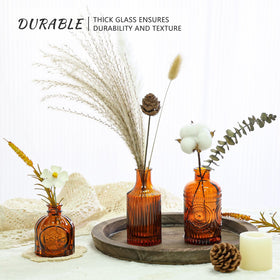 SUPMIND amber glass vases arranged as a rustic wedding centerpiece