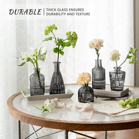 SUPMIND Mini vintage vase ideal for dining table centerpieces and intimate gatherings.