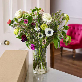 SUPMIND versatile floral vases for succulents, petals, and small accents.