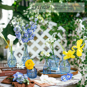 SUPMIND wedding reception centerpieces with elegant blue glass vases.