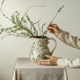 Sure YUESI green-and-white rustic vase complements farmhouse interiors as a centerpiece