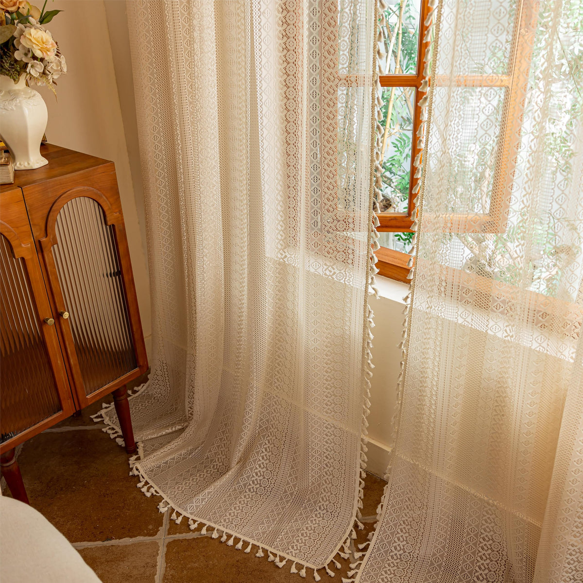 Sutuo Home crochet macrame detail adds texture and artisanal charm.