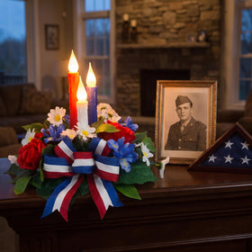 Svndlyn flag-theme table centerpiece with stripes bows boosts holiday mood.