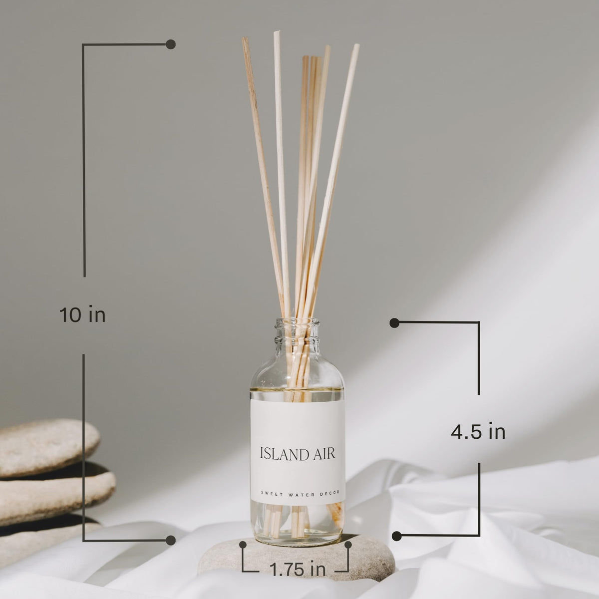 Sweet Water Decor Island Air oil color may vary, a natural visual touch.