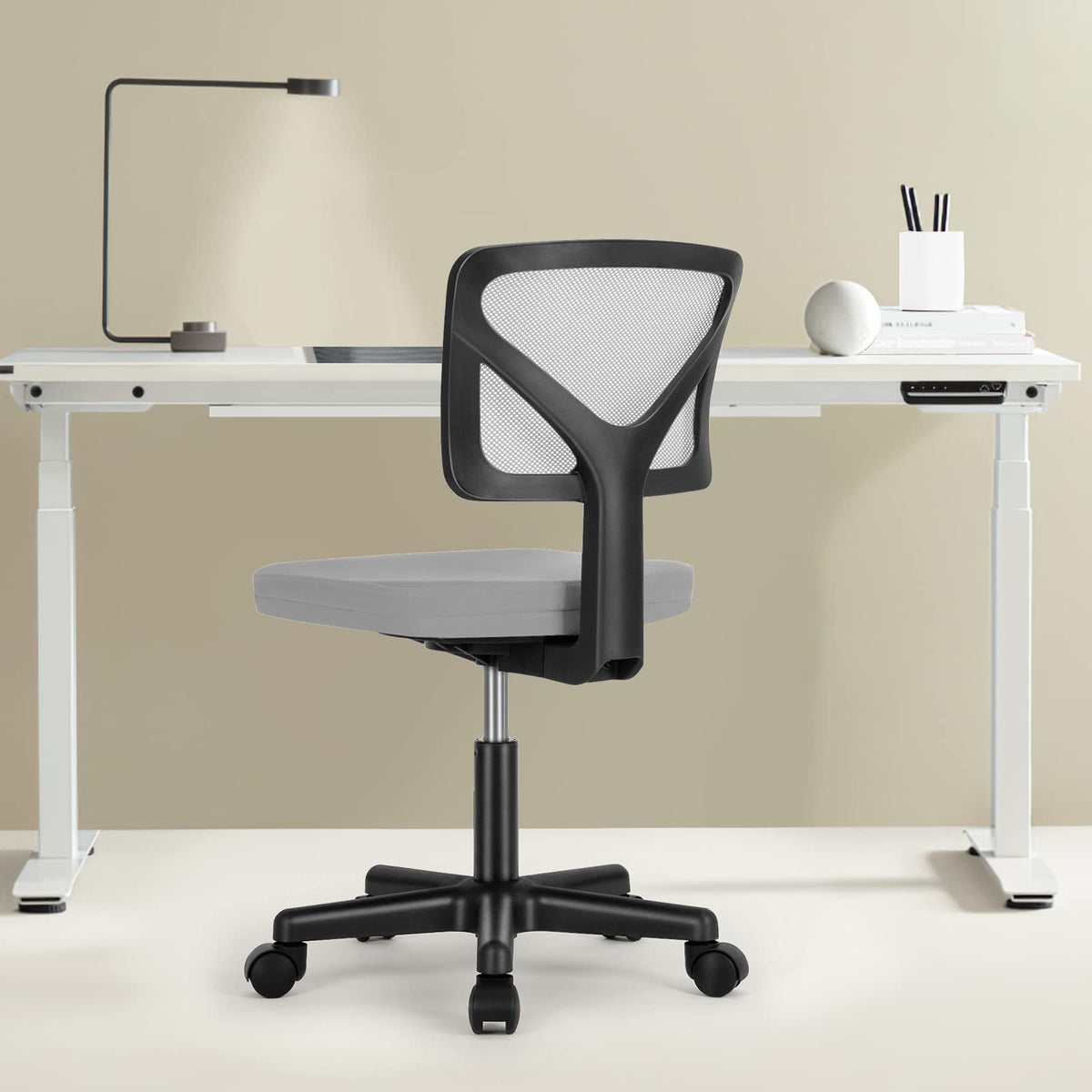 Sweetcrispy 360-degree swivel helps you reach materials without straining