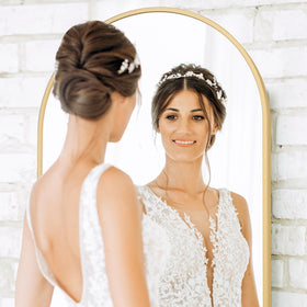 Sweetcrispy leaning mirror in bedroom setting ideal for daily dress check.