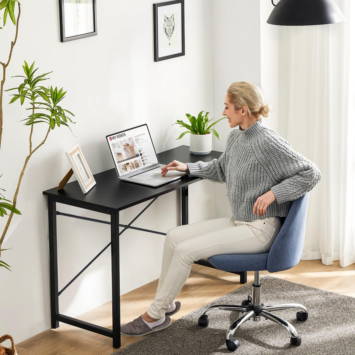 Sweetcrispy desk X-reinforcement emphasizes stability during daily tasks.