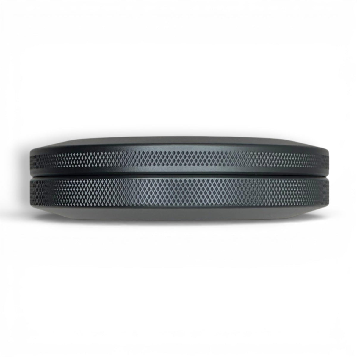 Syn Tin Solo O-ring seal closeup highlights freshness protection.