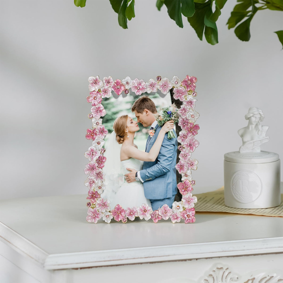 Synovana tabletop display frame fits 4x6 photos for quick memories