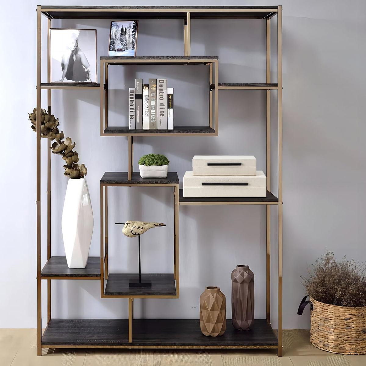 SYYSY velvet-lined interior protects delicate items from scratches