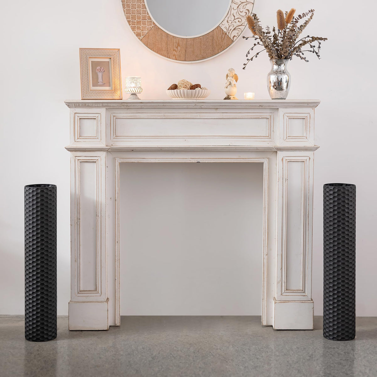 Sziqiqi black floor vase enhances fireplace or corner displays with subtle charm.