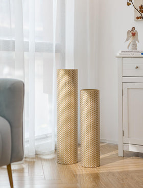 Sziqiqi floor vase with wide mouths supports varied arrangements and visual balance.