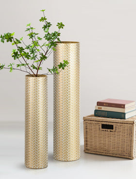 Sziqiqi tall gold vase with wide mouth accommodates dried flowers and pampas grass.