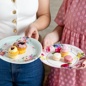 Talking Tables vintage bunting 3m adds charming ambience.