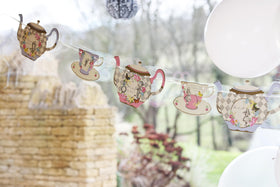 Talking Tables sustainable British brand vibe emphasizes stylish, eco-friendly party decor.