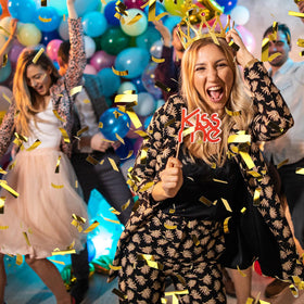 Tamodan Gold foil confetti enhances celebrations with bright, eye-catching visuals.