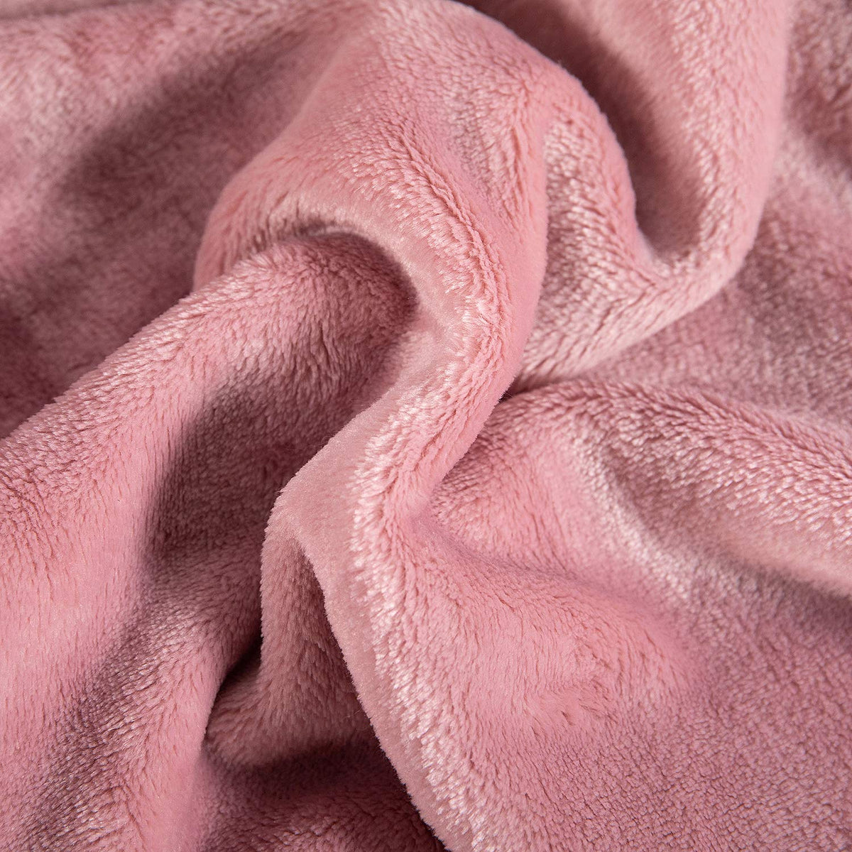 TASTHROW all-season comfort delivers breathable warmth for any room.