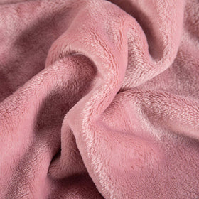 TASTHROW all-season comfort delivers breathable warmth for any room.