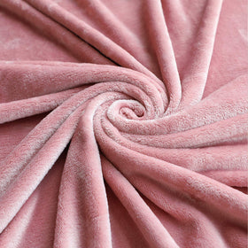TASTHROW packaging with silk ribbon and brand card, gift-ready presentation.