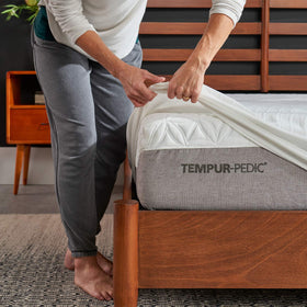 Tempur-Pedic TEMPUR-Protect with stretchy mesh sides provides a secure fit.