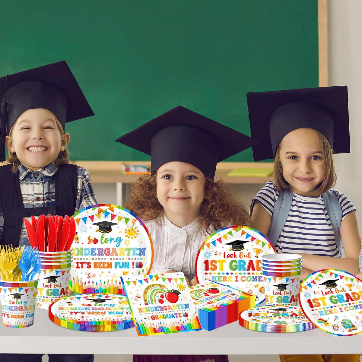 TEMYAXU Graduation caps and stars pattern plates evoke classic graduation vibes.
