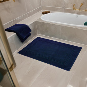 Tens Towels navy-color mat adds a classic, versatile bathroom accent.