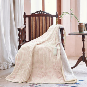 Texciting heated blanket throw with 5 heat settings for customizable comfort.
