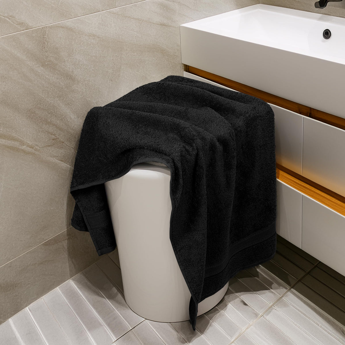 TEXCRAFT bath towel 6-pack absorbency closeup demonstrates quick-dry premium cotton ideal for gym or travel.