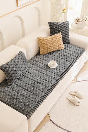 TGODGPY pet couch cover is machine washable for quick cleanup.