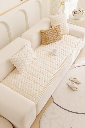 TGODGPY washable pet couch mat cleans easily after messes.